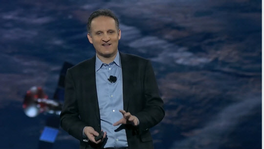 아담 셀립스키 AWS CEO가 '리인벤트 2021'에서 기조연설을 하고 있다. <온라인 영상캡처>